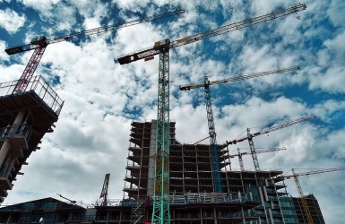 Logements neufs : envolée des permis de construire, les mises en chantier diminuent